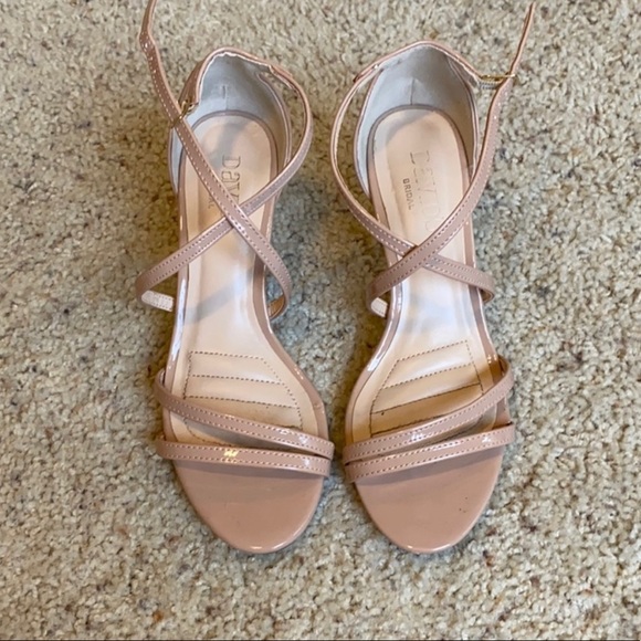 Very classy, comfortable shoes. Worn 1x to a wedding. - Picture 1 of 2